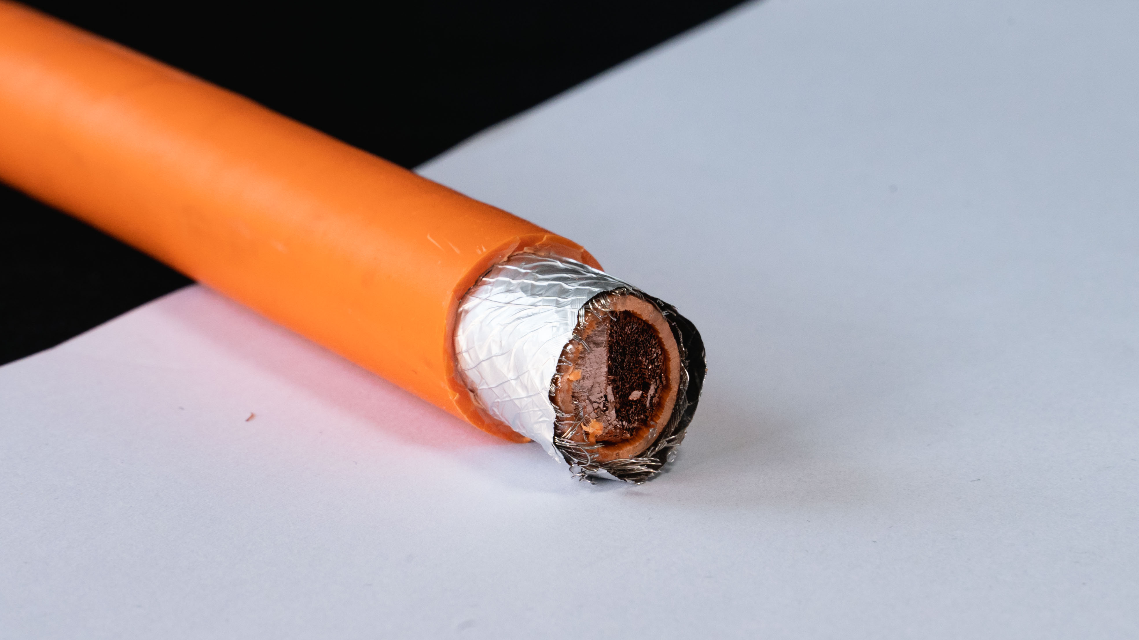 汽车EV线与高压线束技术：推动电动汽车性能升级